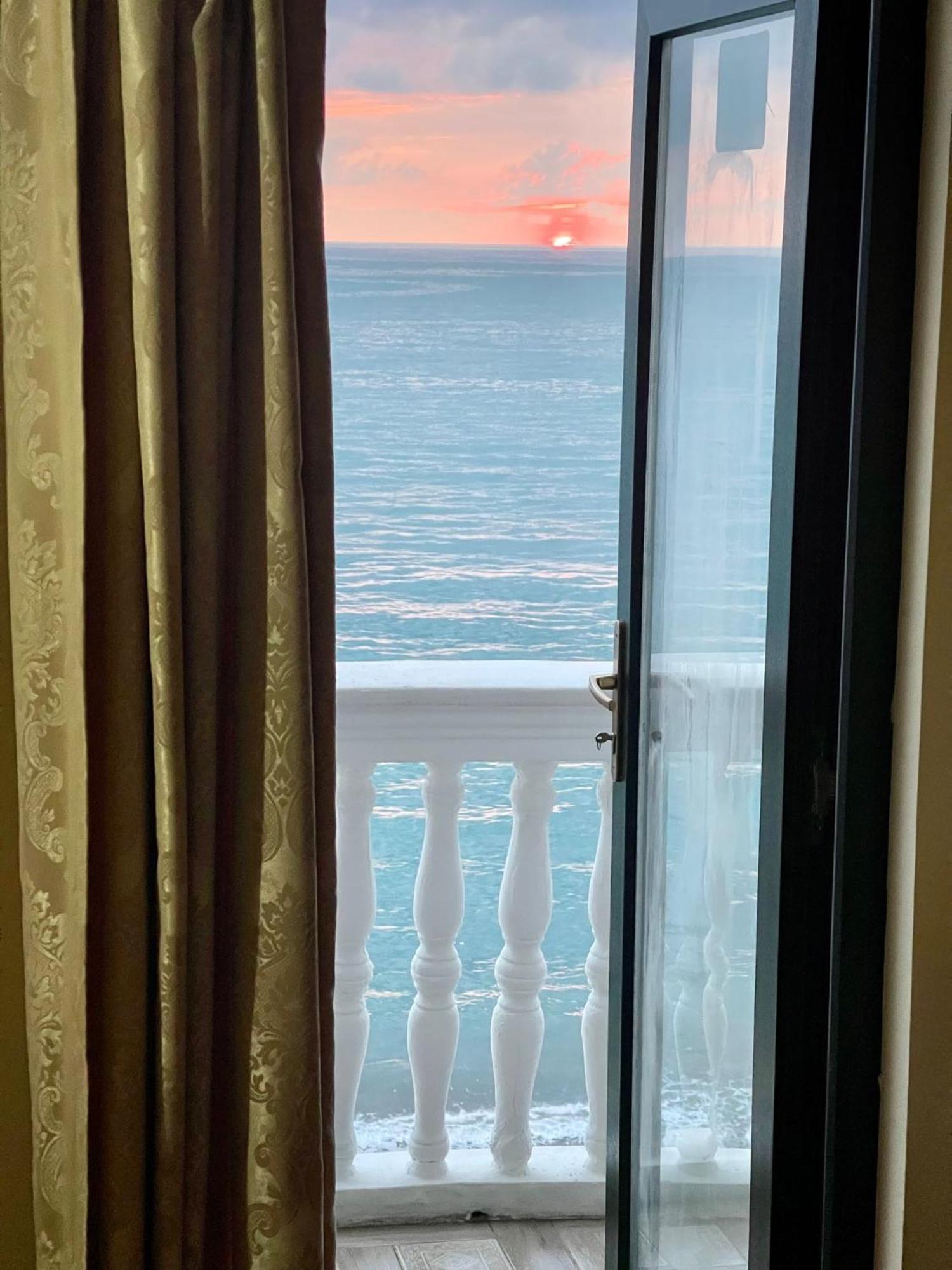 Hotel Tramonto Tsjakvi Eksteriør bilde