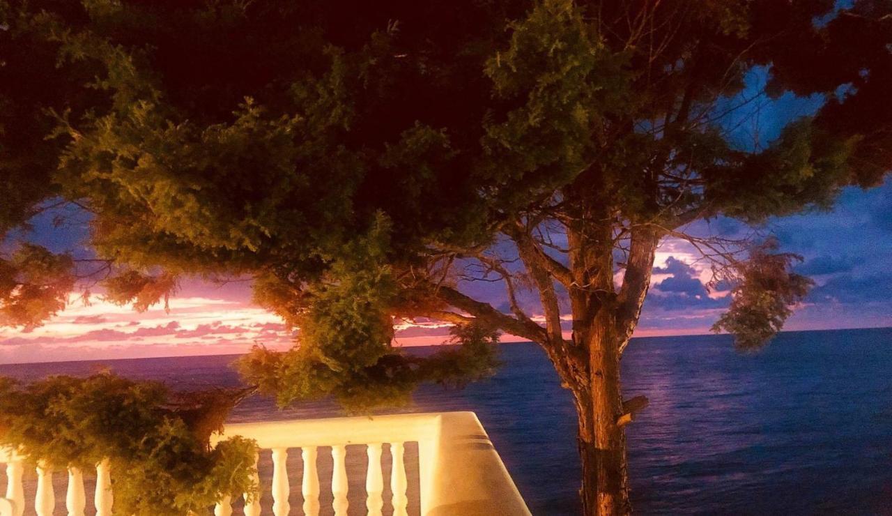 Hotel Tramonto Tsjakvi Eksteriør bilde